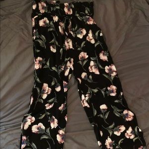 Loose flowery pants